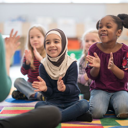 Kindergarten Kinder klatschen